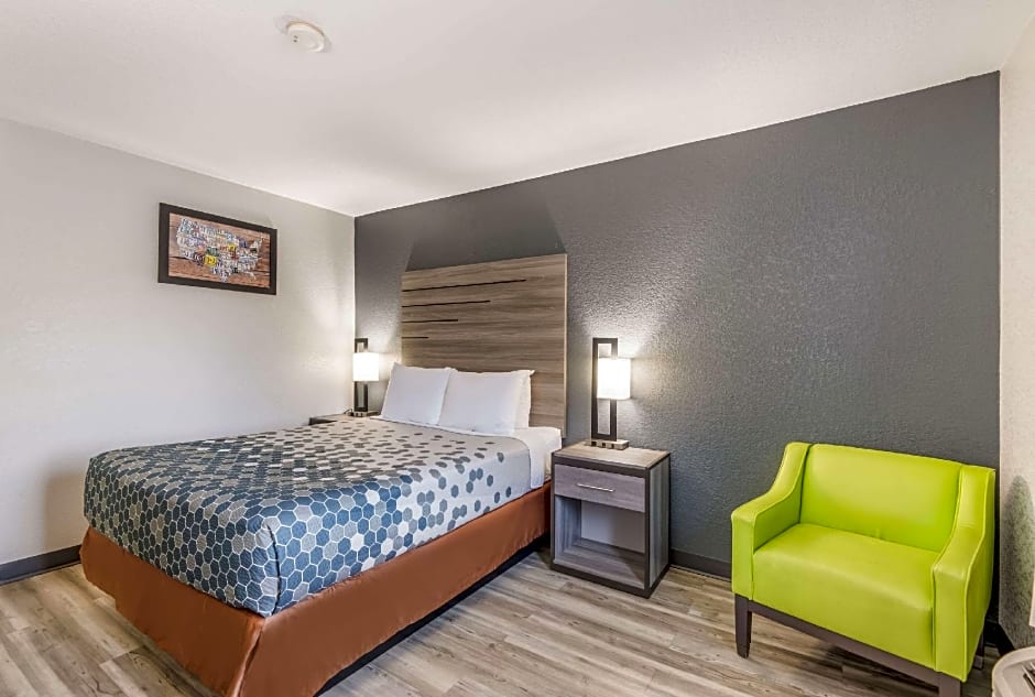 Econo Lodge Inn & Suites Des Moines