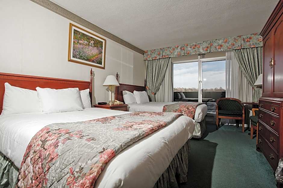 Travelodge by Wyndham Niagara Falls Fallsview