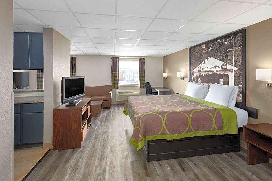 Super 8 by Wyndham Buffalo