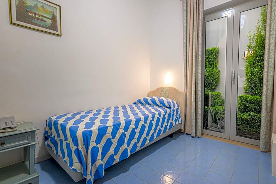 Photo 1 of 9 of Single Room