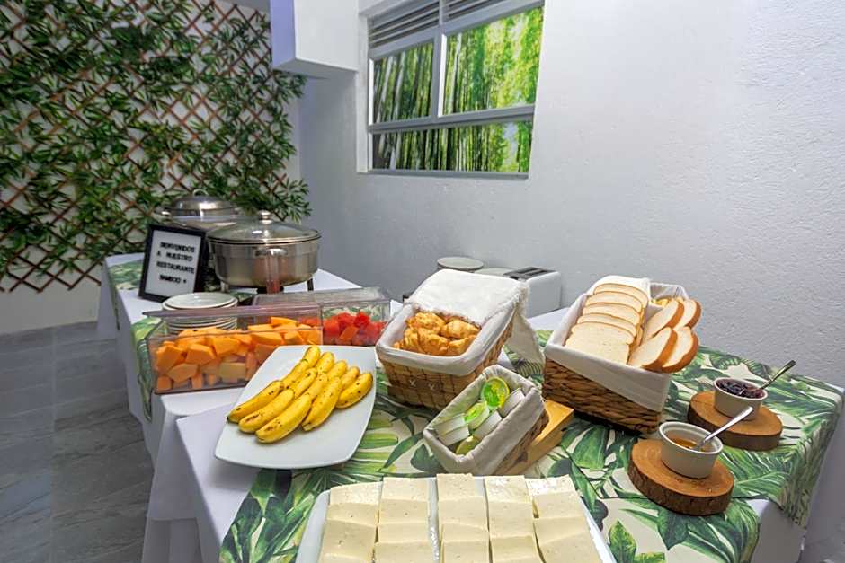 Hotel Laureles Plaza