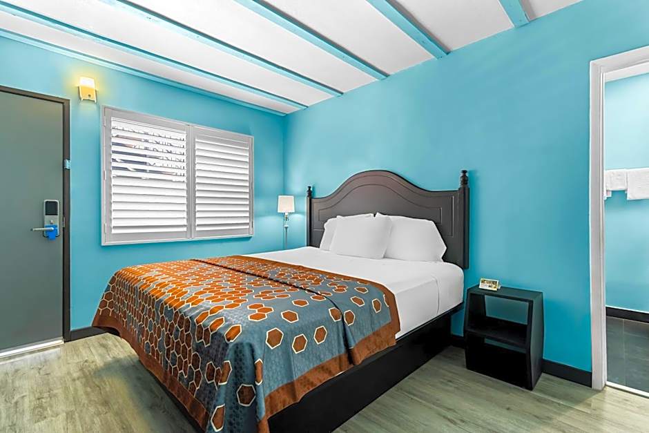 Rodeway Inn & Suites North Hollywood Burbank Airport - Universal Area