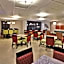 La Quinta Inn & Suites by Wyndham Elkview