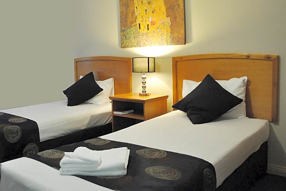 Meadowbrook Hotel