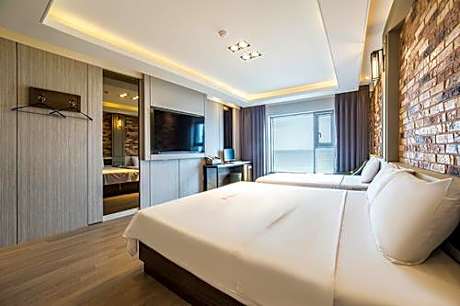 Premier Twin Room with Sea View