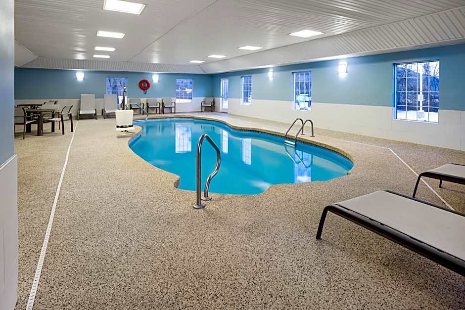 Holiday Inn Express Hotel & Suites Brattleboro By IHG
