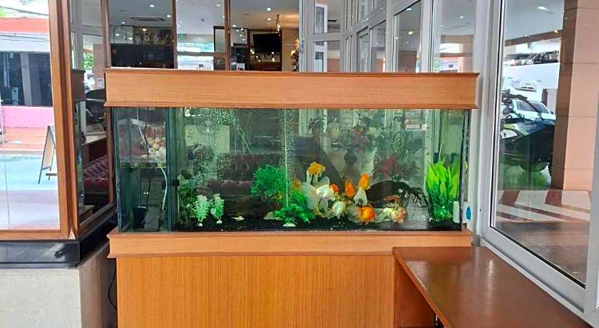 The Whitehouse Condotel