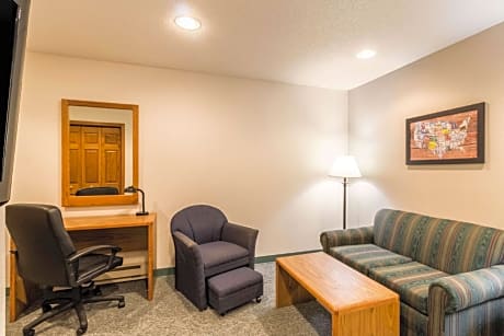 1 Queen Bed, Suite, Nonsmoking