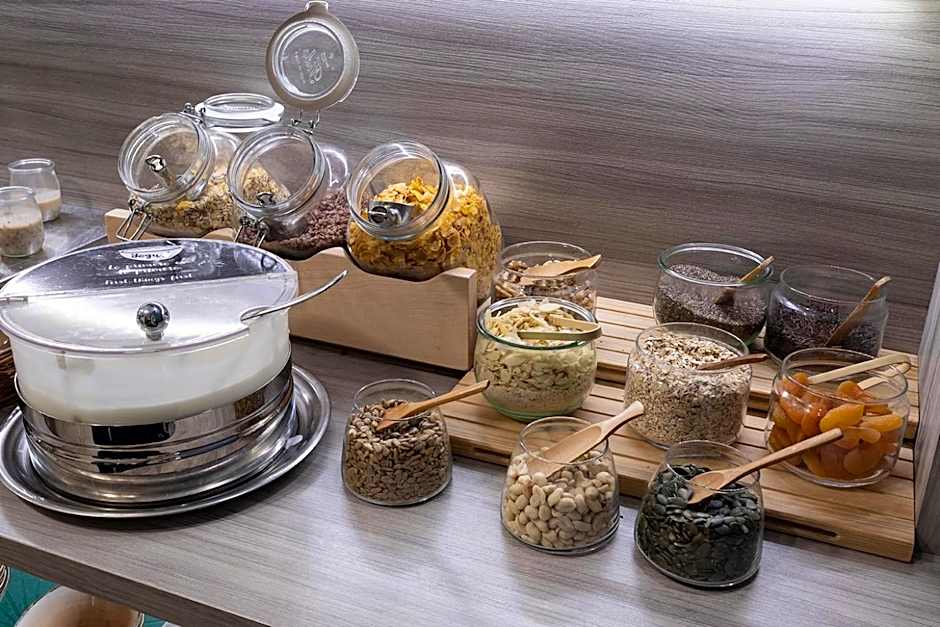 Petit Palace Lealtad Plaza