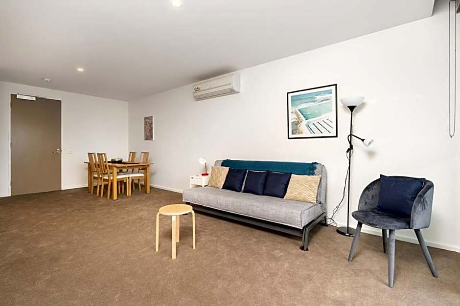 Kingston Foreshore with Garden View - Hosted by Canstay