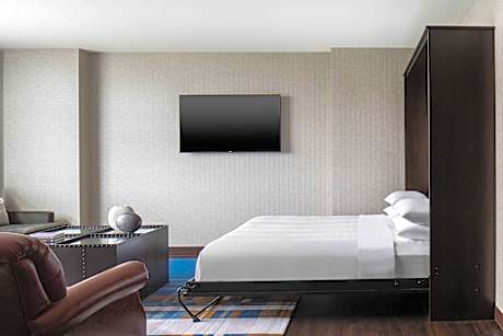 Hospitality Suite, 1 Queen Murphy