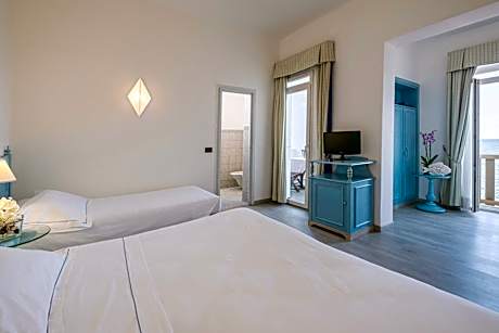 Double Room with Balcony and Sea View