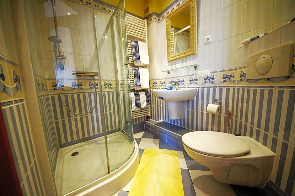 Yacht- , und Reisemobilhafen "Historisches Fährhaus" Wendenschloss