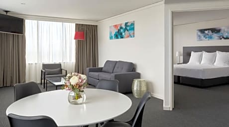 Suite King Size Bed