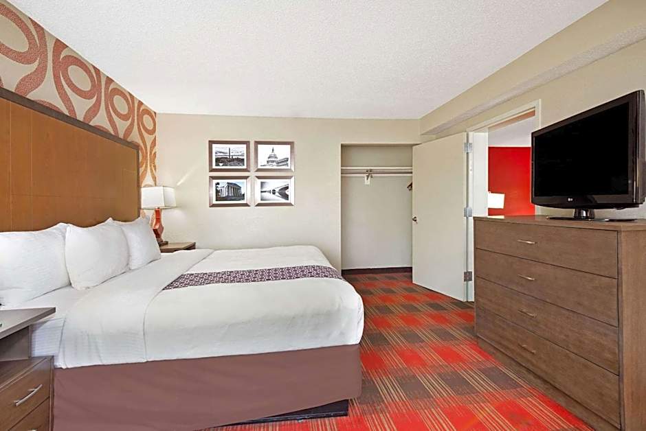 La Quinta Inn & Suites by Wyndham DC Metro Capitol Beltway