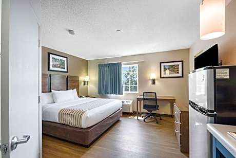 Efficiency King Room with Two King Beds - Non-Smoking