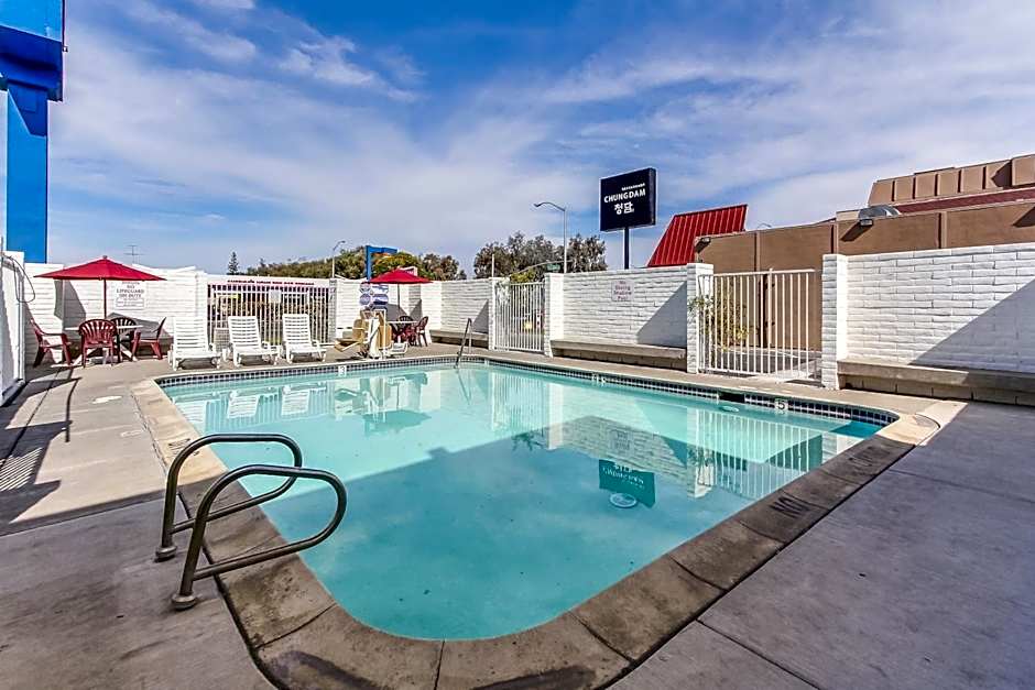 Super 8 by Wyndham Santa Clara