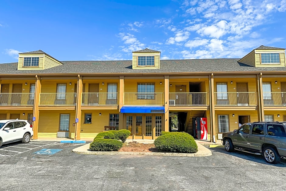 Bonita Lakes Inn