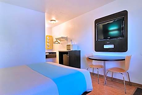 Queen Room - Disability Access - Non-Smoking