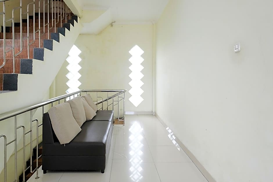 RedDoorz @ myRoom UMY