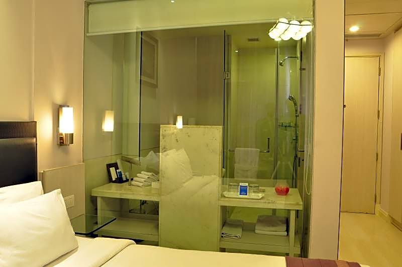 Sarovar Portico Naraina Hotel