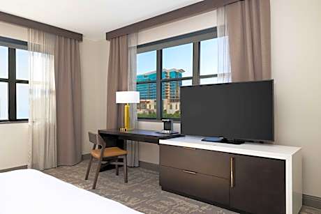 1 King Bed Deluxe Room