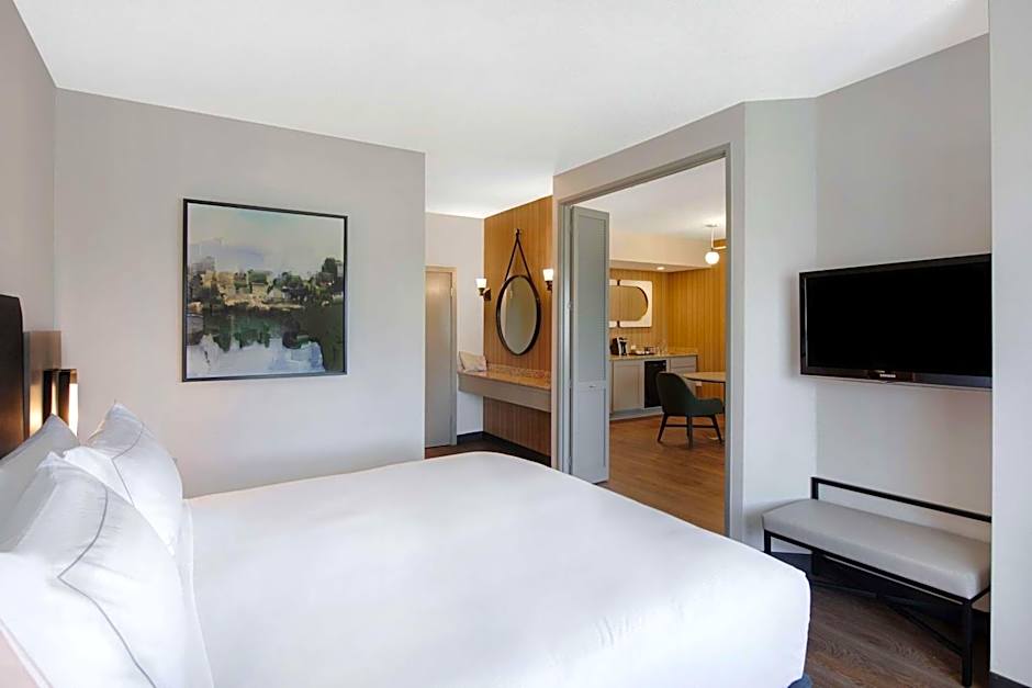 DoubleTree Suites By Hilton Raleigh-Durham