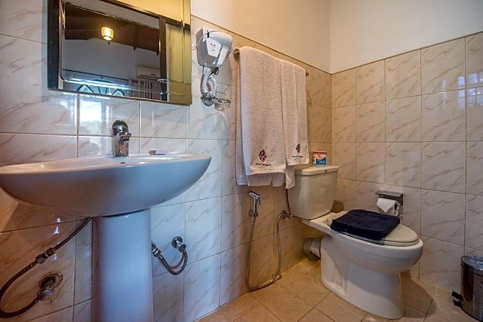 Ceyloni Lake Residency