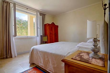 Apartment with Shower