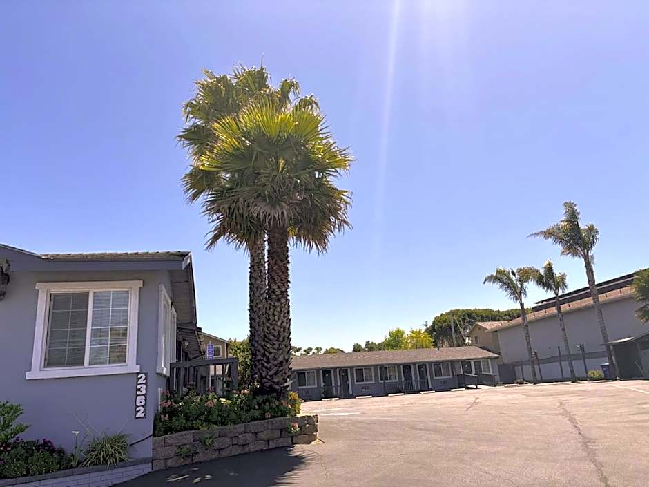The Monterey Fireplace Inn