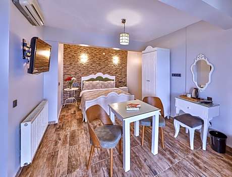 Deluxe Double Room with Sea View and Spa Bath