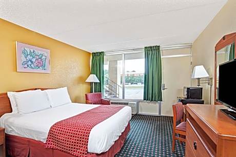 1 Queen Bed Non-Smoking