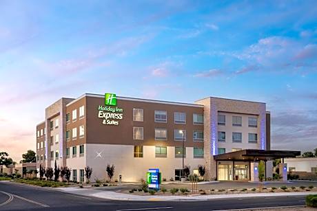 Holiday Inn Express & Suites Fresno Airport By IHG
