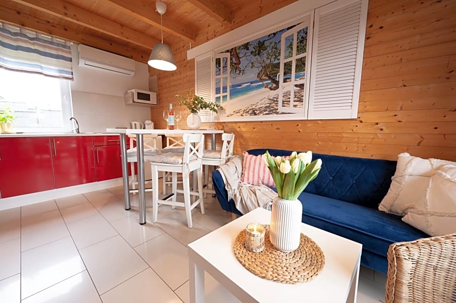 DOMKI LAURA sauna & gorąca balia