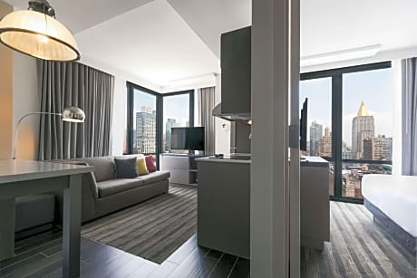 One-Bedroom King Suite with Kitchen - High Floor