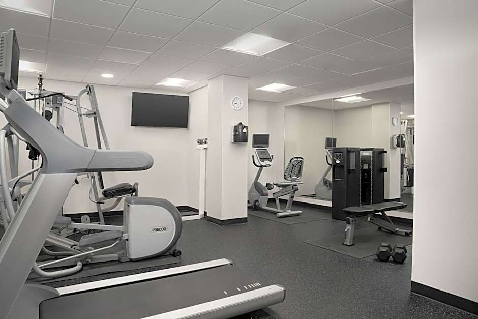 Holiday Inn Express & Suites Alexandria - Fort Belvoir By IHG