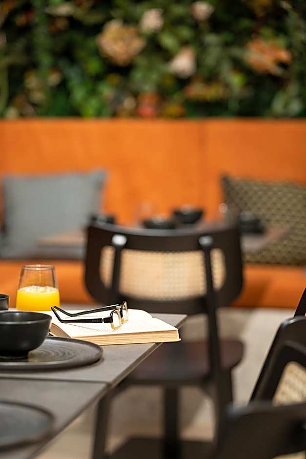 11 Enteka Acropolis Suites