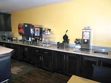 Americas Best Value Inn & Suites Thief River Falls