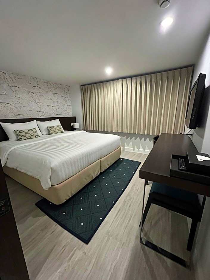 24 Inn at BTS Phrom Phong
