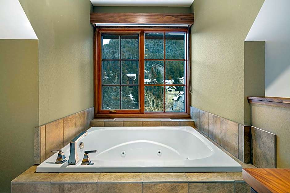 Banff Caribou Lodge And Spa