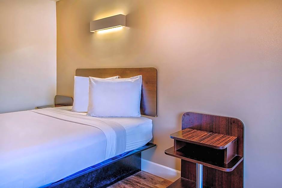 Motel 6-Hesperia, CA - West Main Street I-15