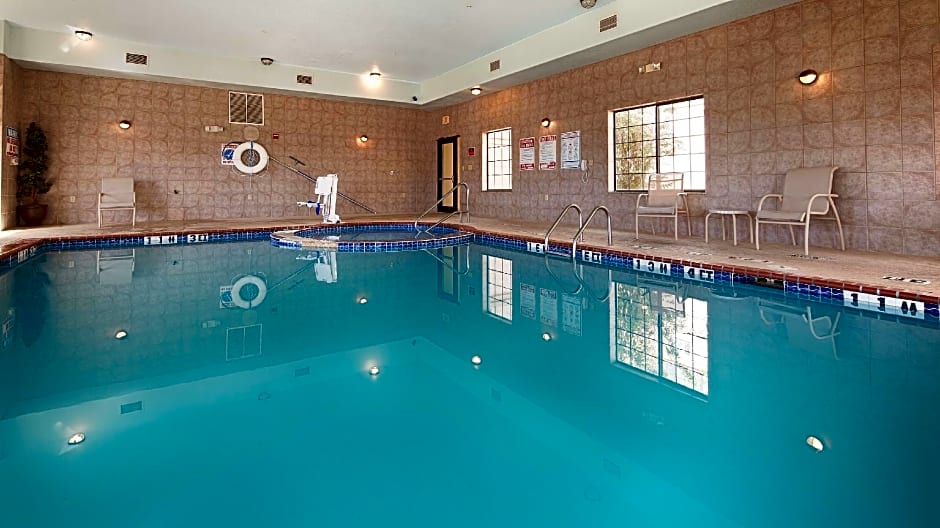 SureStay Plus Hotel by Best Western Quanah