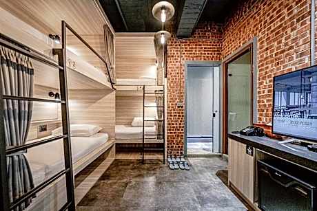 4-Bed Mixed Dormitory Room