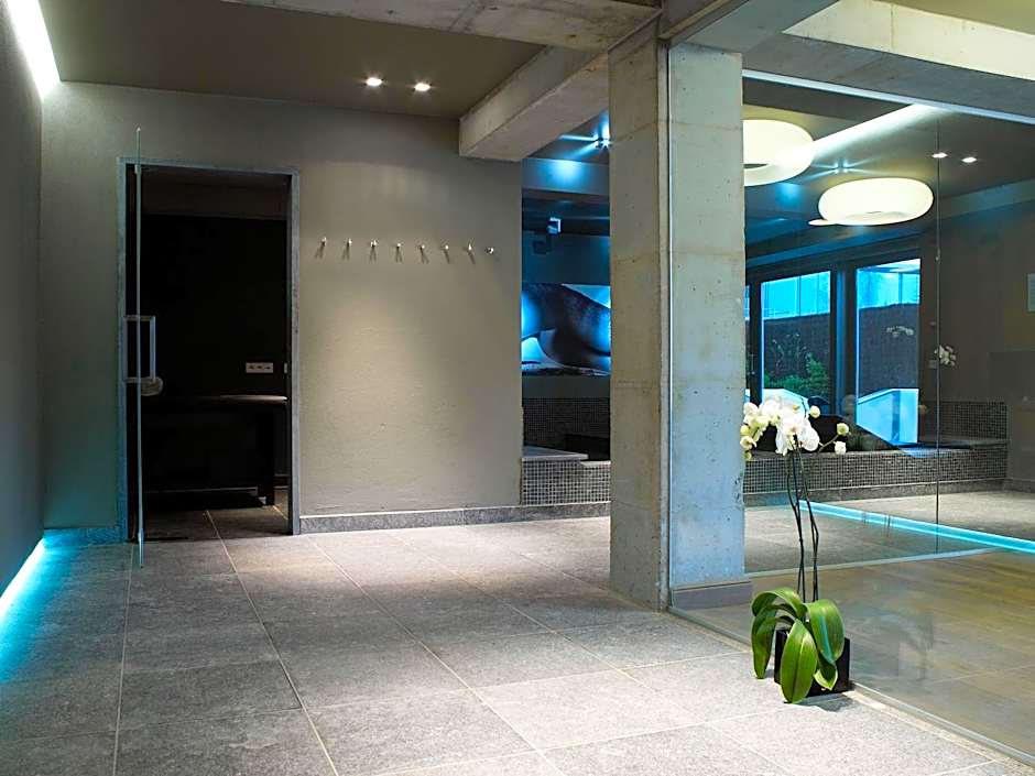 D-Hotel