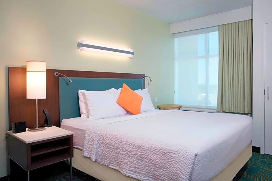 SpringHill Suites by Marriott Orlando at FLAMINGO CROSSINGS Town Center-Western Entrance