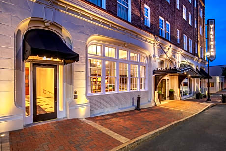 The Virginian Lynchburg, Curio Collection By Hilton