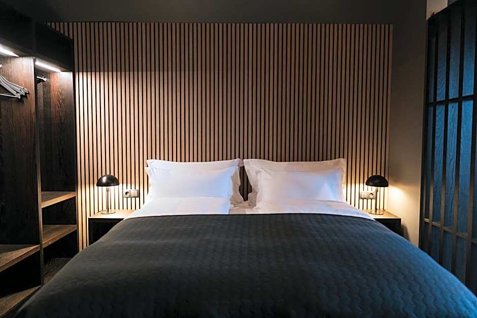 Black Beach Suites