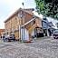 OYO Life 91268 Homestay Bu Erma Syariah