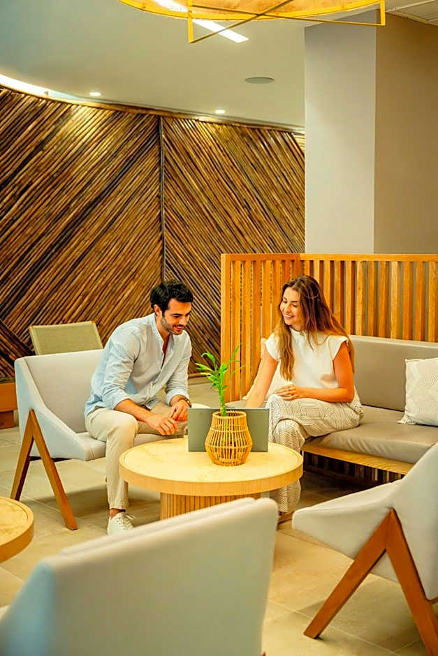 Courtyard By Marriott Santa Marta Resort