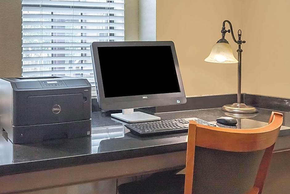 Days Inn by Wyndham near Kansas Speedway